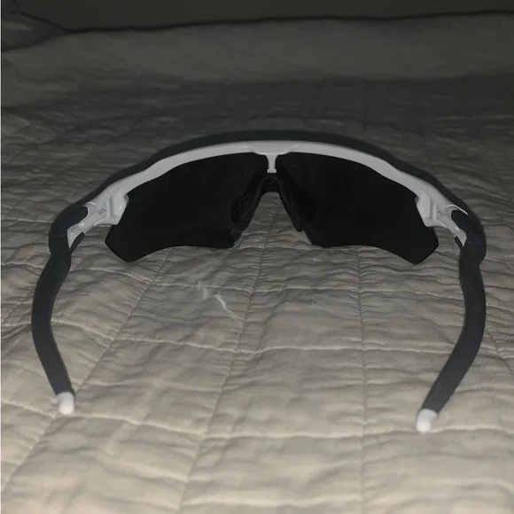 oakley sunglasses - Picture 4 of 4